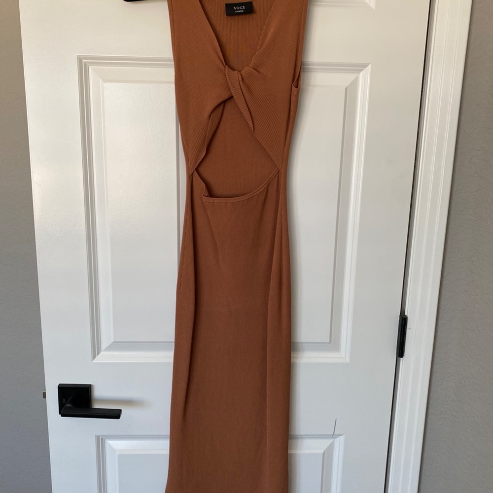 Vici Gem Cutout Knit Midi Dress; Light Brown, size Large, EUC